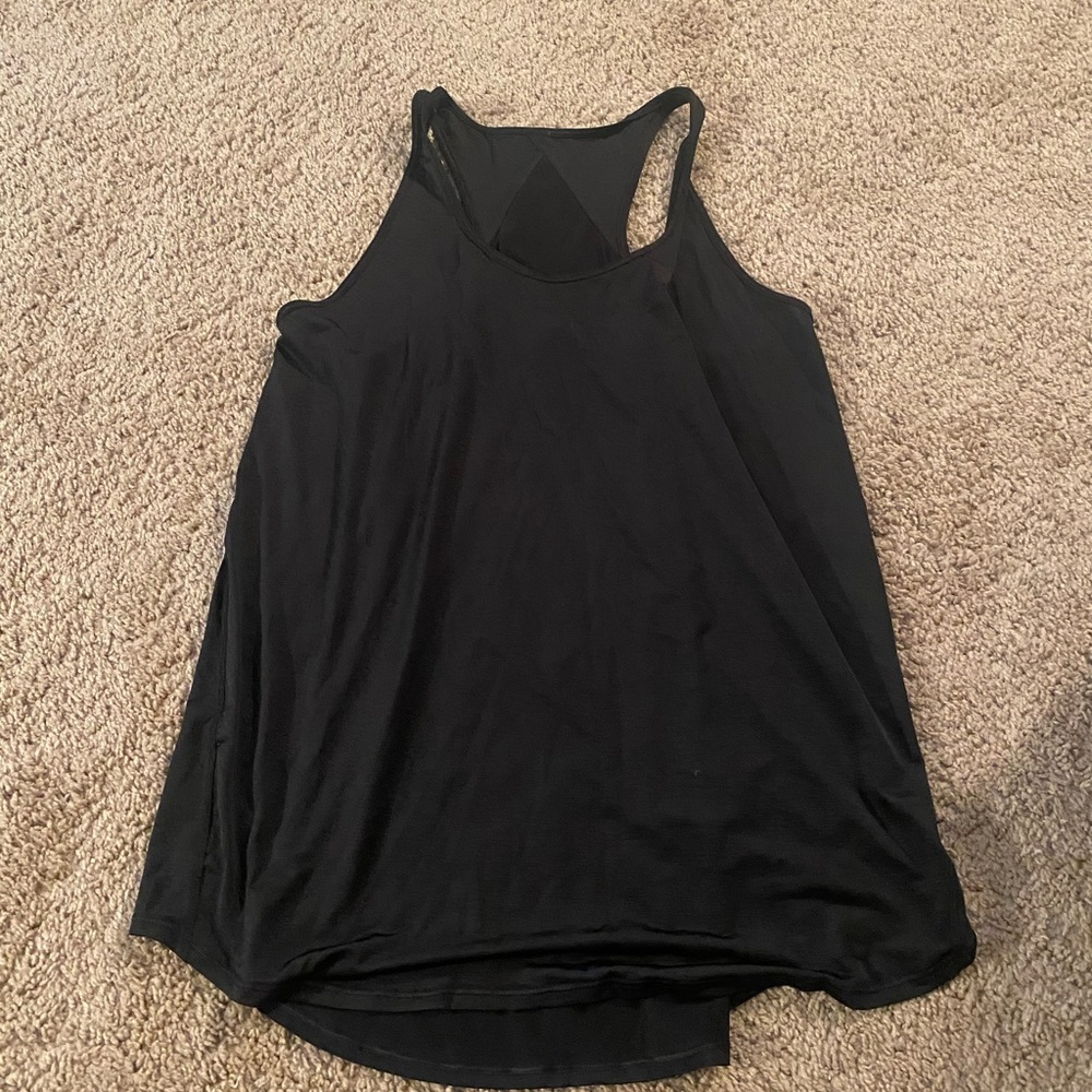 lululemon essential tank. never worn!